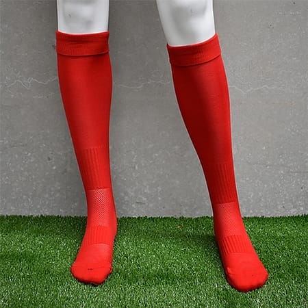 RED MATCH SOCKS